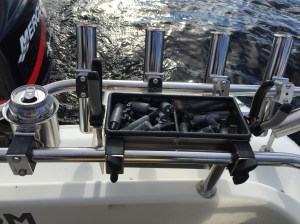 Painolaatikko ja pihtitelineet